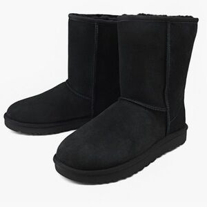 UGG (new) winter boots, size 6